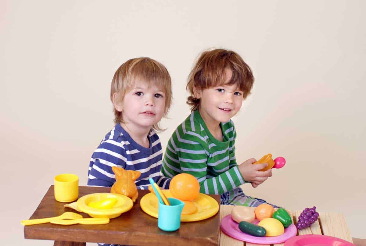 Pretend Play With Toddlers 8 Superb Make Believe Ideas